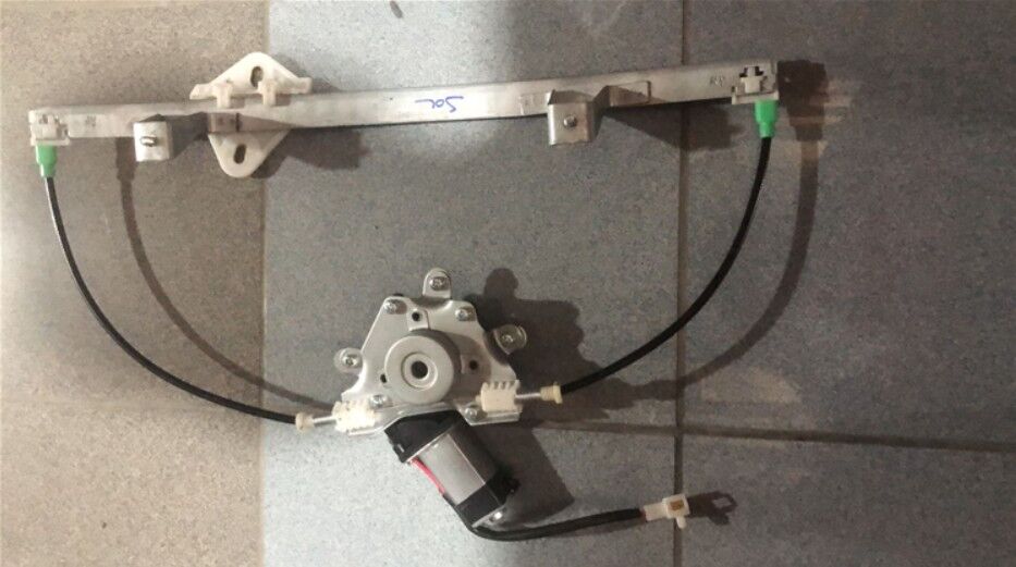 Geely CK Echo Ön Cam Krikosu Motorlu Sol