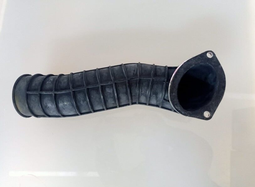 Mahindra Hortum Hava Temizleyici Girişi ('S' Şeklinde) Tipi 8V