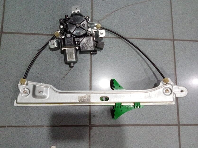 Geely Emgrand Arka Cam Krikosu Sol Elekt. (H/B)